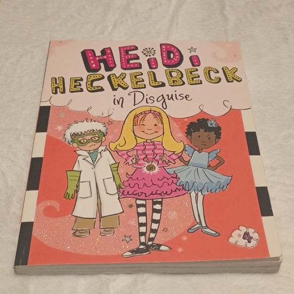 Heidi Heckelbeck Set of 2 soft cover books - Picture 3 of 13